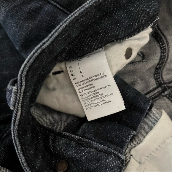 American Eagle Next Level Stretch Dark Wash Jean Shorts Size 4 - Picture 4 of 5